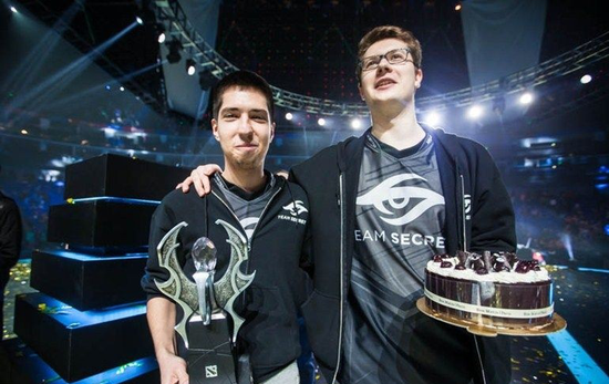 金陵决战终称王！BLG成功卫冕实现联赛两连冠 捧起队史第二座银龙杯