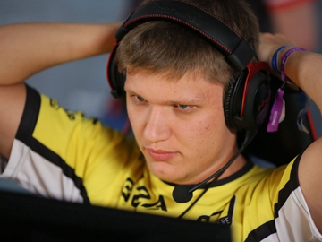 左吴：阵容在23日确认，24日， Scout 的经纪公司退出，紧急通知 Tian 寻找战队。